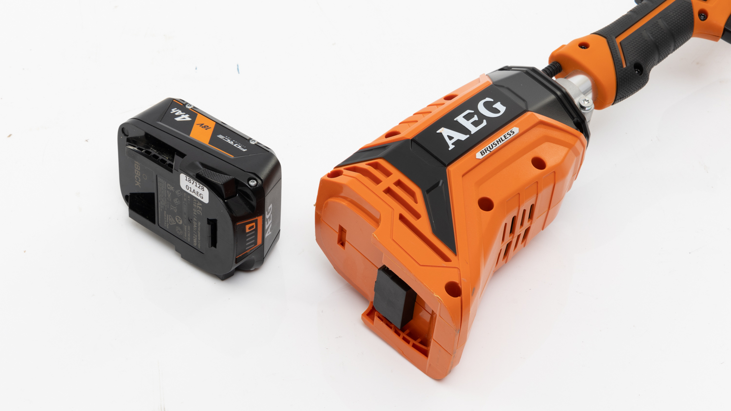 AEG 18V Brushless 33cm Line Trimmer 4.0Ah FORCE Kit (A18LTR14)