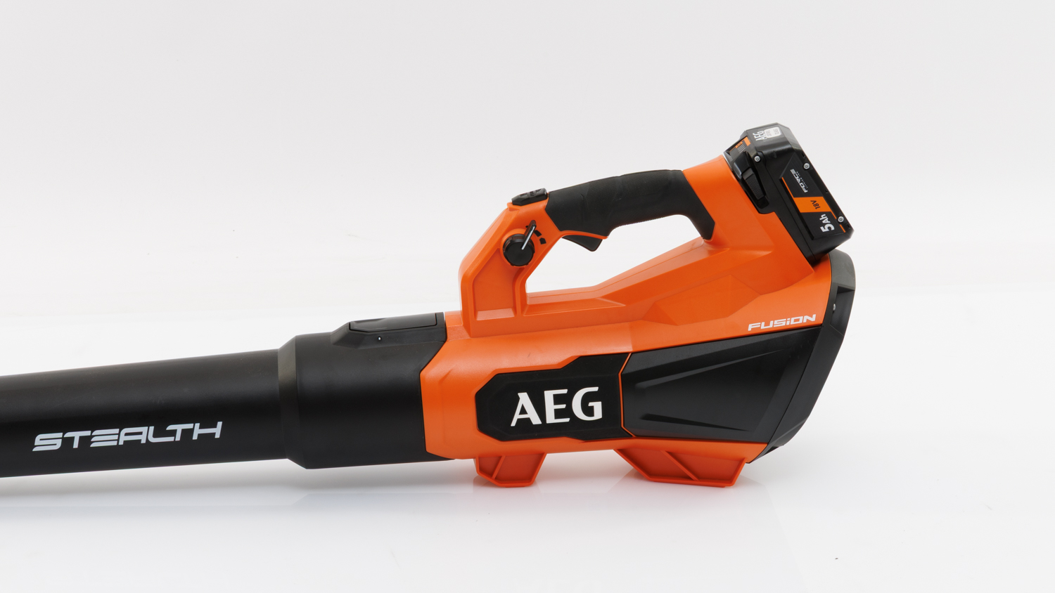 AEG 18V Fusion Stealth Jet Blower 8Ah Kit A18FBLW28