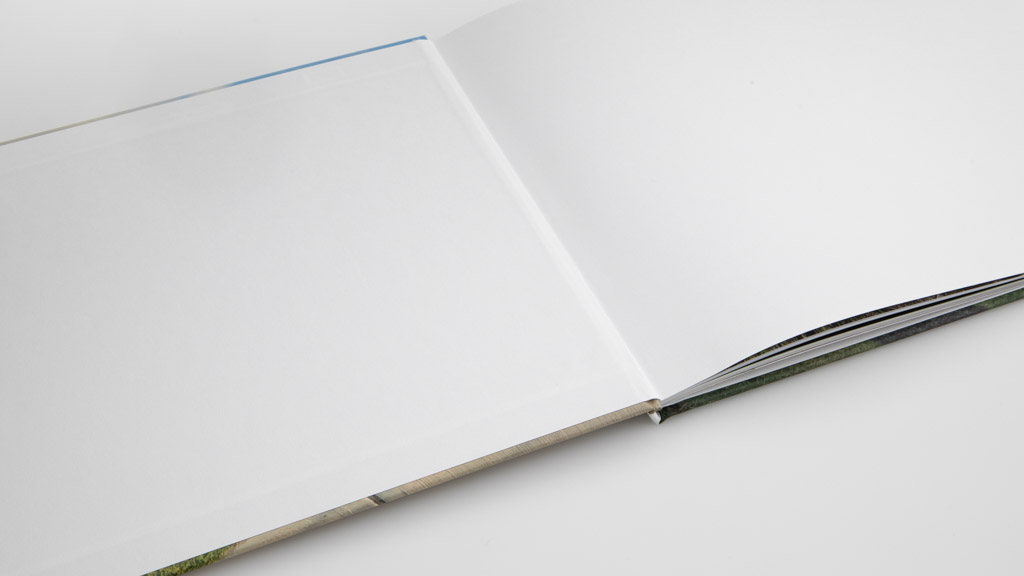 Albumworks Classic Photobook (11u0022 x 8.5u0022 Landscape Photocover)