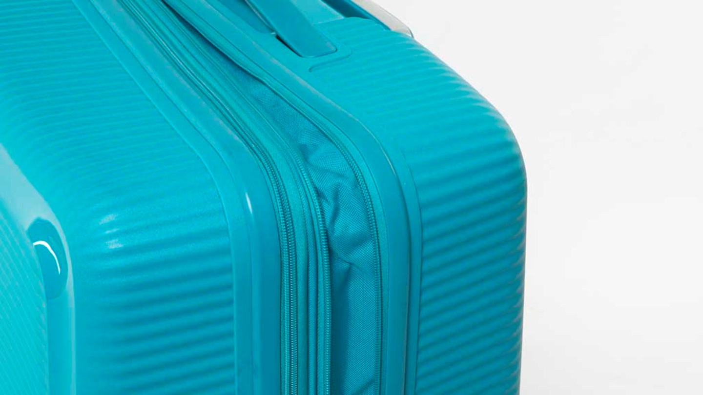 American Tourister Curio 80cm Spinner