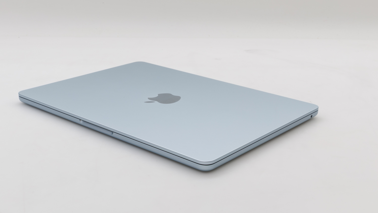 Apple 13-inch MacBook Air with Apple M4 chip (A3240)