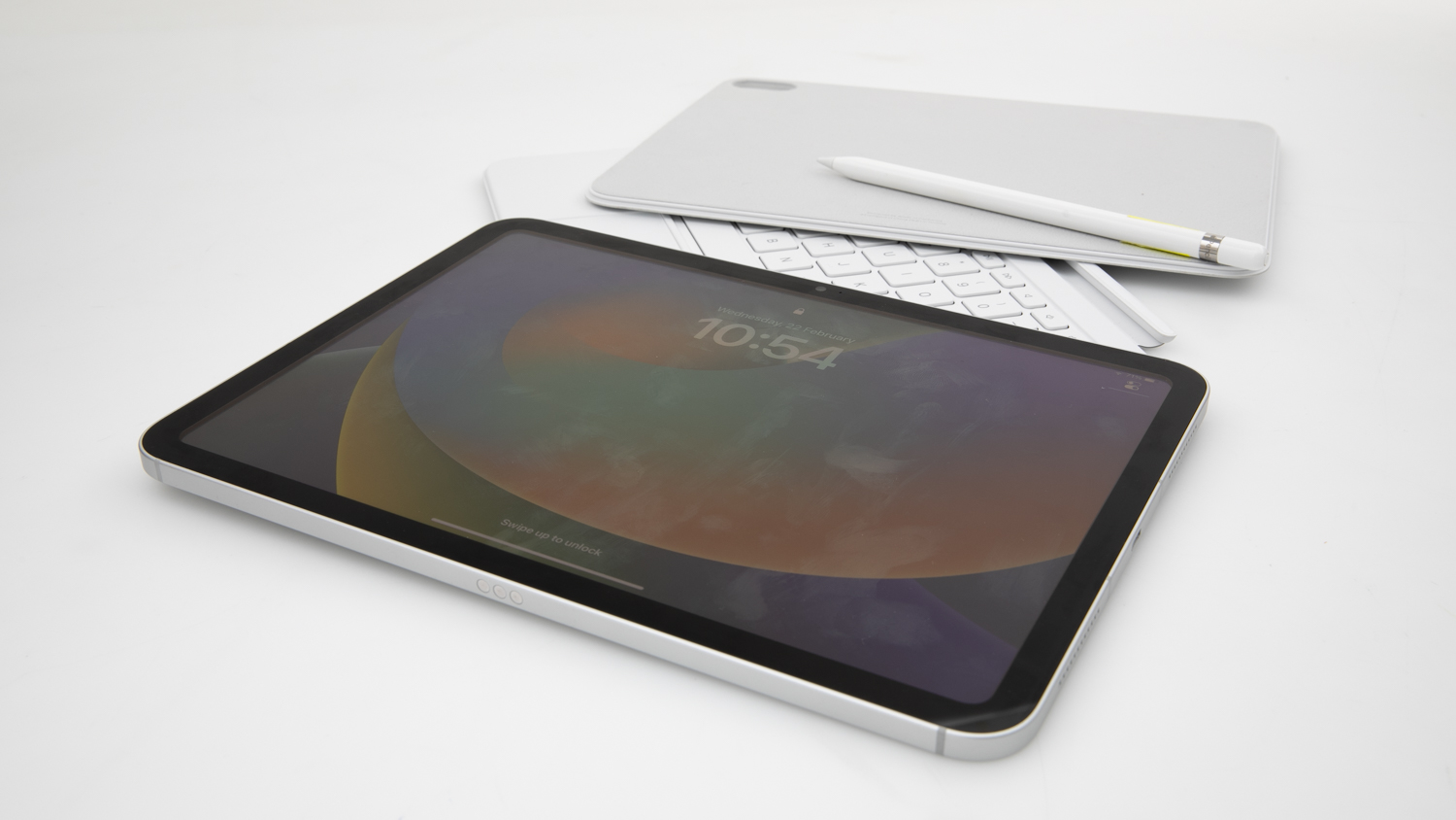 Apple iPad (10th Generation) Wi-Fi + Cellular (A2757) with Magic Keyboard Folio and Apple Pencil