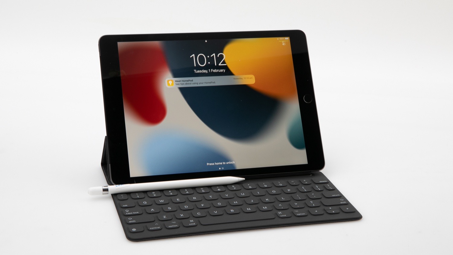 Apple iPad 9th gen, Wi-Fi +Cellular (A2604) with Smart Keyboard and Pencil (1st gen) carousel image