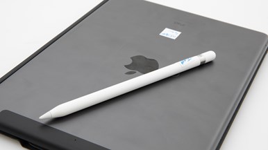 Apple iPad 9th gen, Wi-Fi +Cellular (A2604) with Smart Keyboard and Pencil (1st gen)