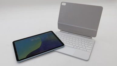 Apple iPad Air 11-inch (M3) Wi-Fi + Cellular (Model: A3267) with Magic Keyboard (Model: A3339)