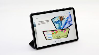 Apple iPad Air 11-inch (M4) Wi-Fi + Cellular (A3460) with Magic Keyboard (Model: A3339)
