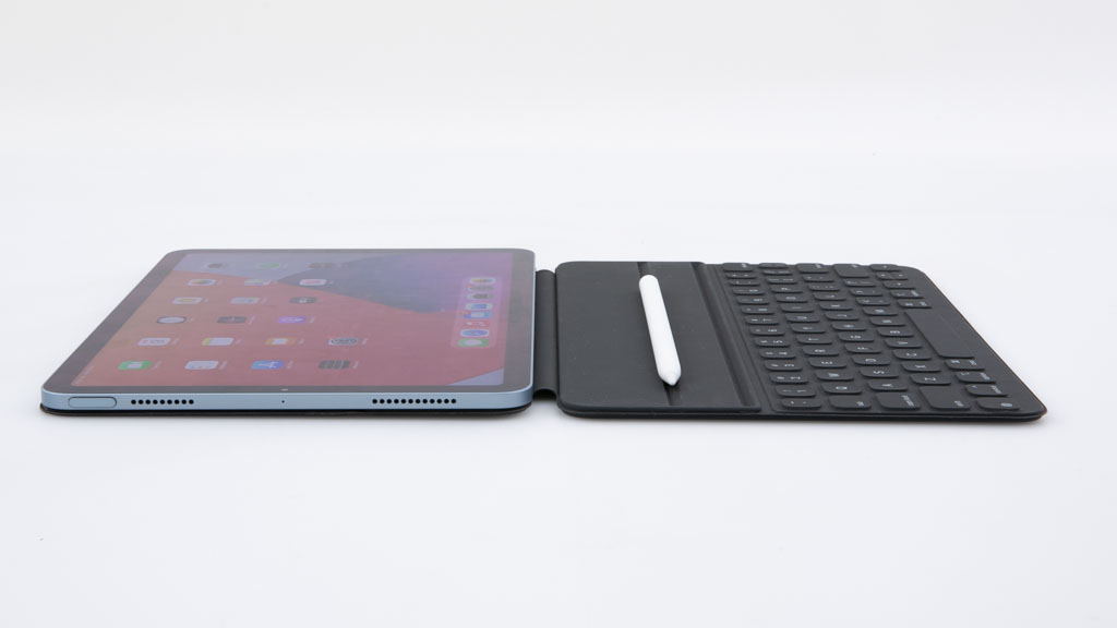 Apple iPad Air 4th Gen Wi-Fi (A2316) with Smart Keyboard Folio and Pencil