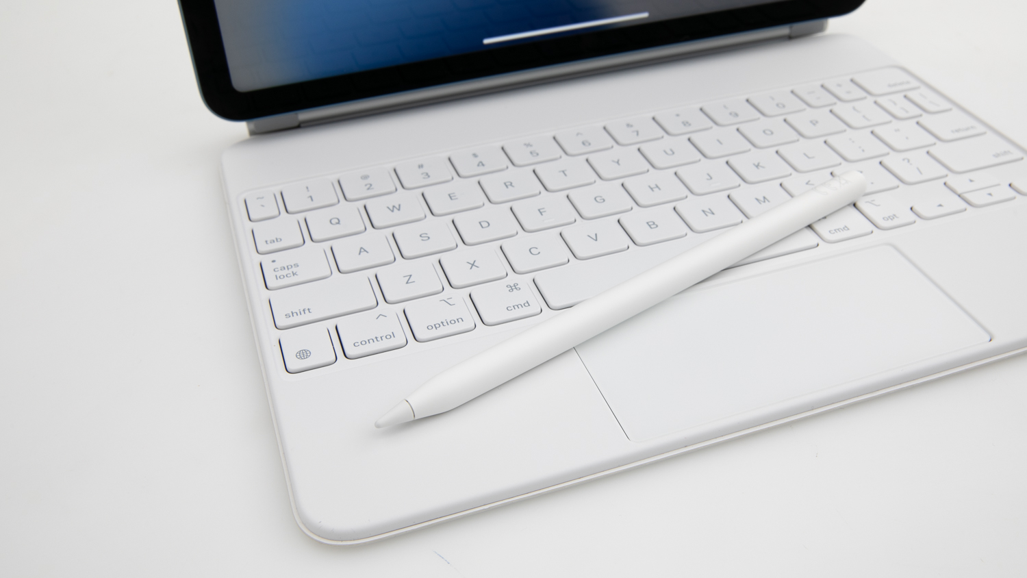 Apple iPad Air (5th Generation) Wi-Fi + Cellular (A2589) with Magic Keyboard and Pencil (2nd gen)
