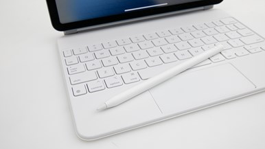 Apple iPad Air (5th Generation) Wi-Fi + Cellular (A2589) with Magic Keyboard and Pencil (2nd gen)