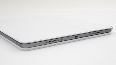 Apple iPad Pro 12.9-inch (6th Generation) Wi-Fi + Cellular (A2437) with Magic Keyboard and Apple Pencil (2nd gen)