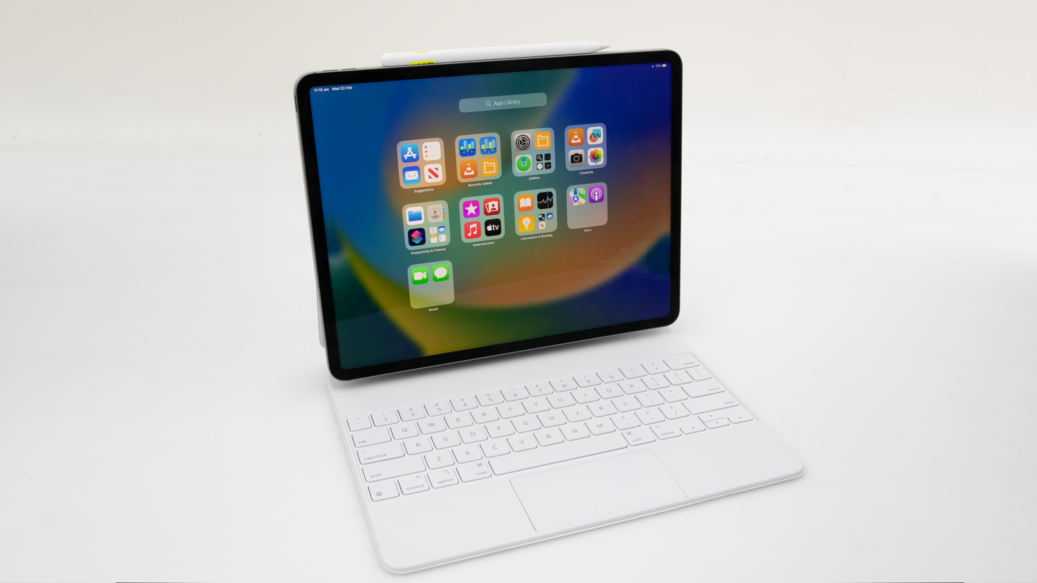 スマホアクセサリーApple Pencilと12.9インチMagic Keyboard