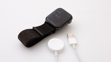 Apple Watch 4 Space Grey Sports Loop 44mm