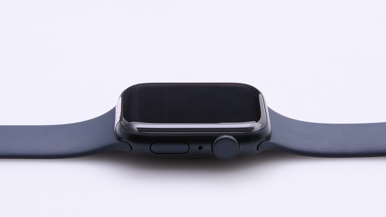 Apple Watch SE 3 GPS + Cellular, 44mm Midnight Aluminium Case with Midnight Sport Band - M/L