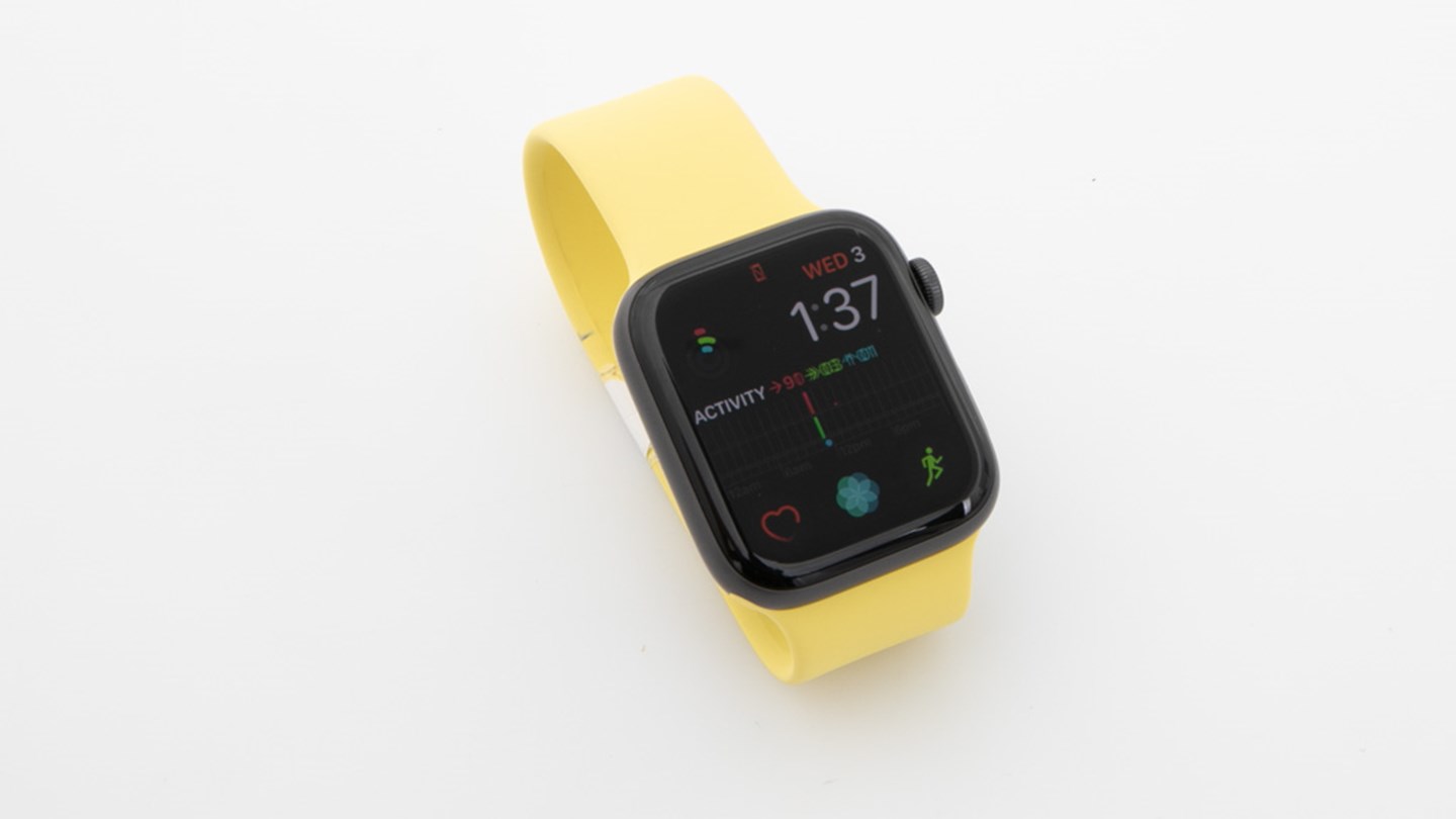 Apple Watch SE 40mm GPS with Sport band Review | Fitness tracker and