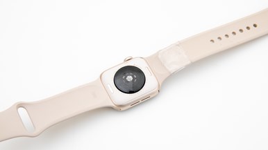 Apple Watch SE (GPS) 40mm with sport band