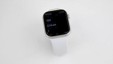 Apple Watch Series 8 (GPS) 45mm with sport band