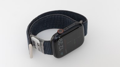 Apple Watch Series 9, 45mm, Aluminium, Sport Loop band