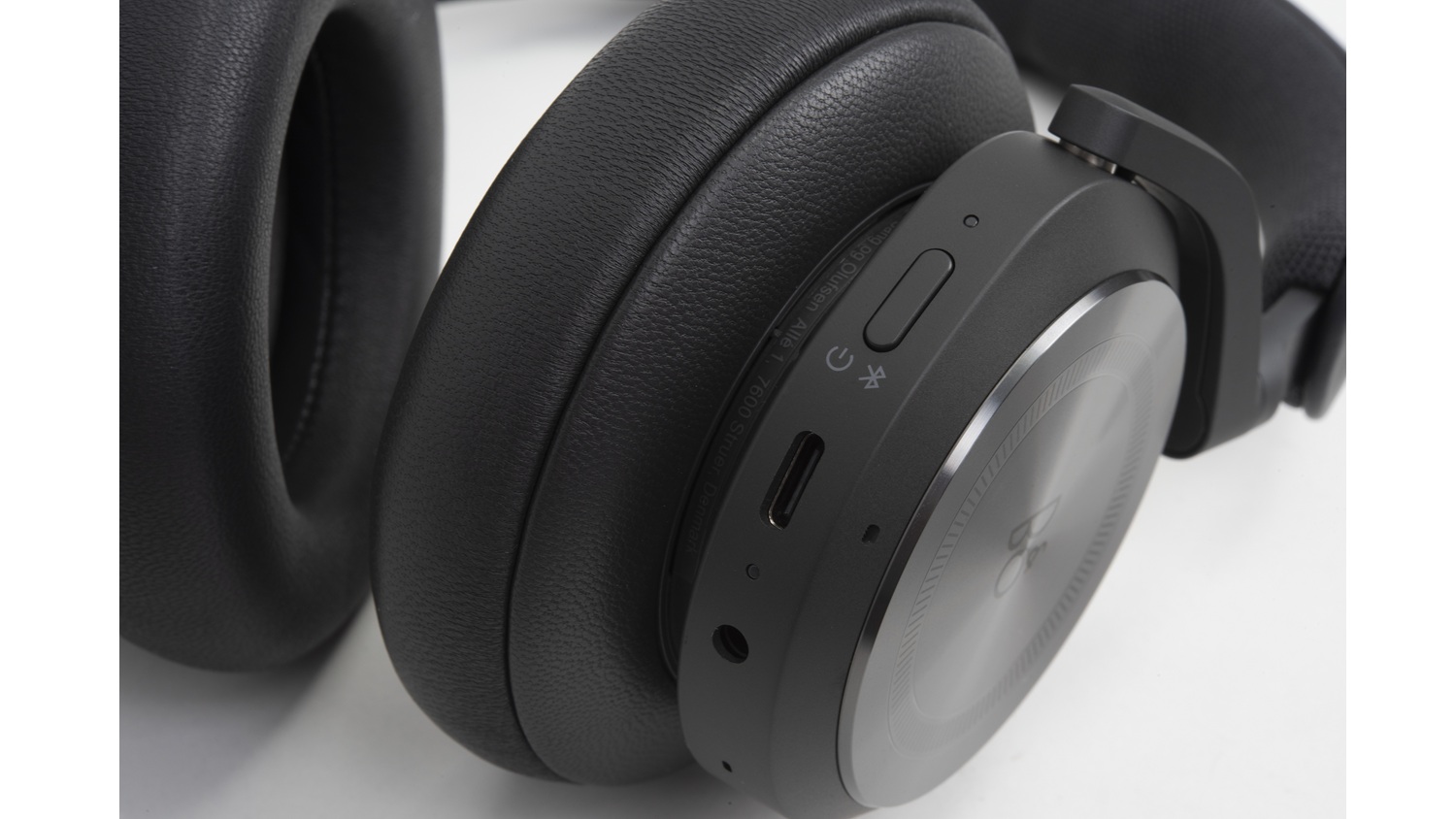 Bang u0026 Olufsen Beoplay HX