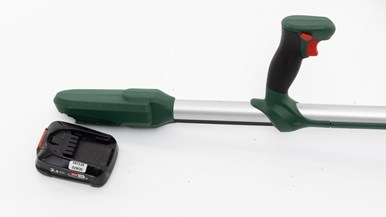 BOSCH UniversalGrassCut 18V-26 with battery and charger