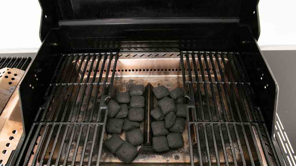 Char-Broil Gas2Coal 3 burner Hybrid Grill 467750317 (Gas Mode)