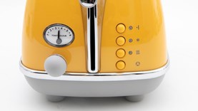 DeLonghi TT756SL 2-Slice Toaster with FM Radio 