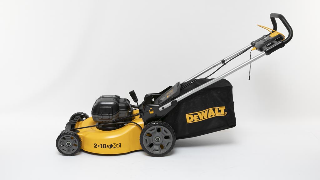 DeWALT DCMW564T2XE Review Battery lawnmower CHOICE