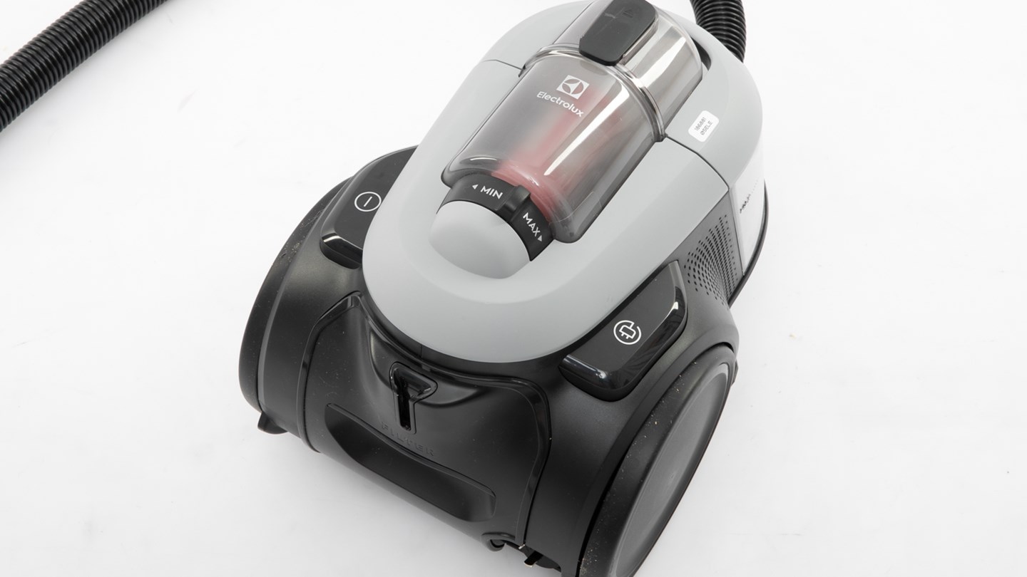 Electrolux UltimateHome 700 Bagless Cleaner EFC71622GG Review | Vacuum ...