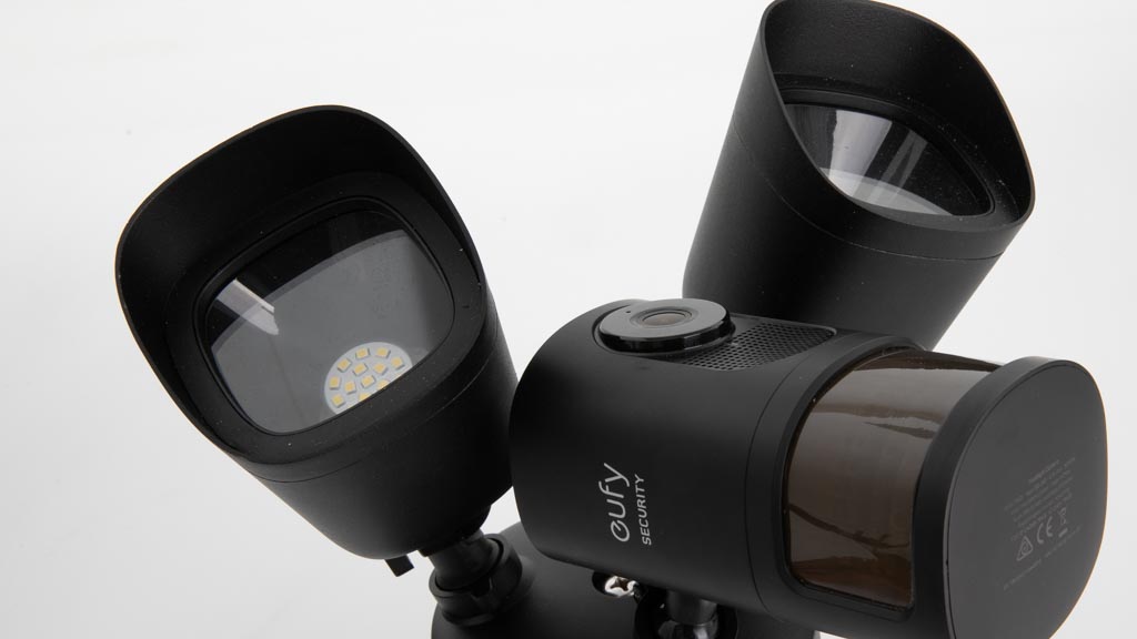 Eufy Floodlight Cam (T8420)