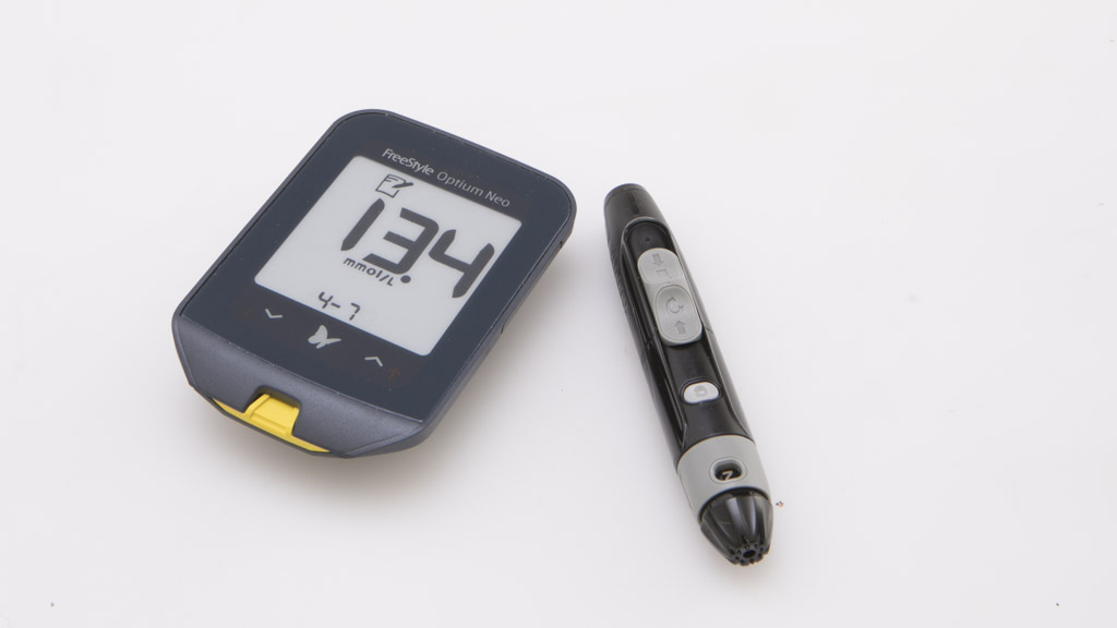 FreeStyle Optium Neo Review Blood glucose meter CHOICE