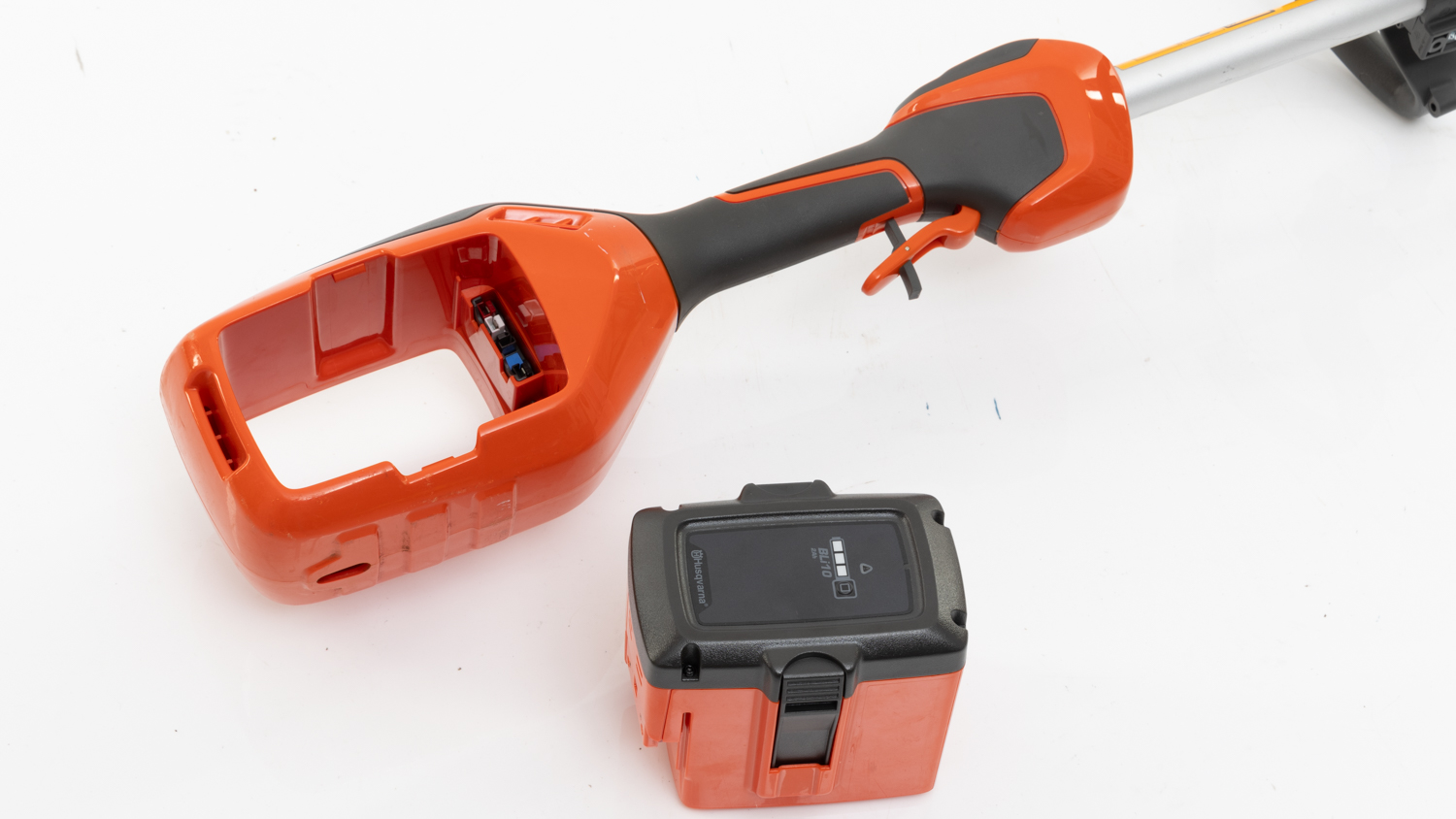 Husqvarna 110 iL with battery and charger
