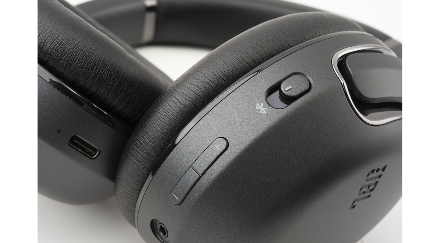 JBL Tour One