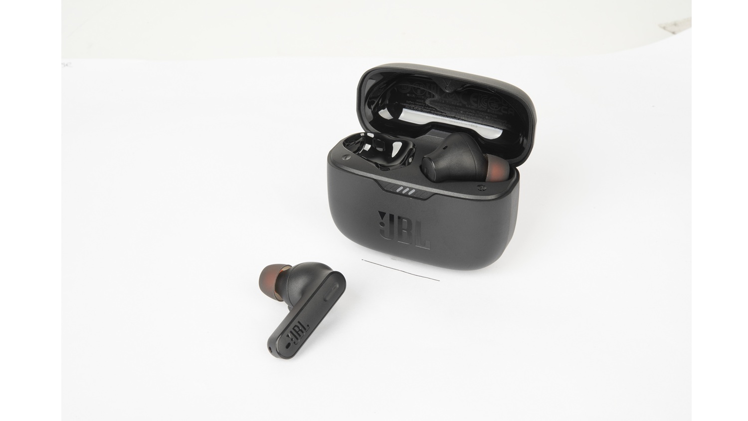 JBL Tune 230NC