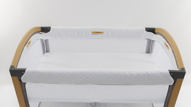 Jengo Oasis 2 in 1 Folding Cot with Changer EA11590