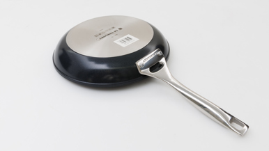 Le Creuset Essential Non Stick Ceramic Shallow Frypan 26cm