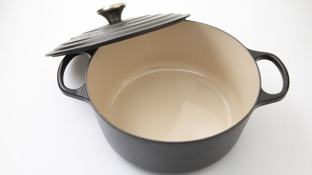Le Creuset Signature Cast Iron Round Casserole 26cm/5.3L