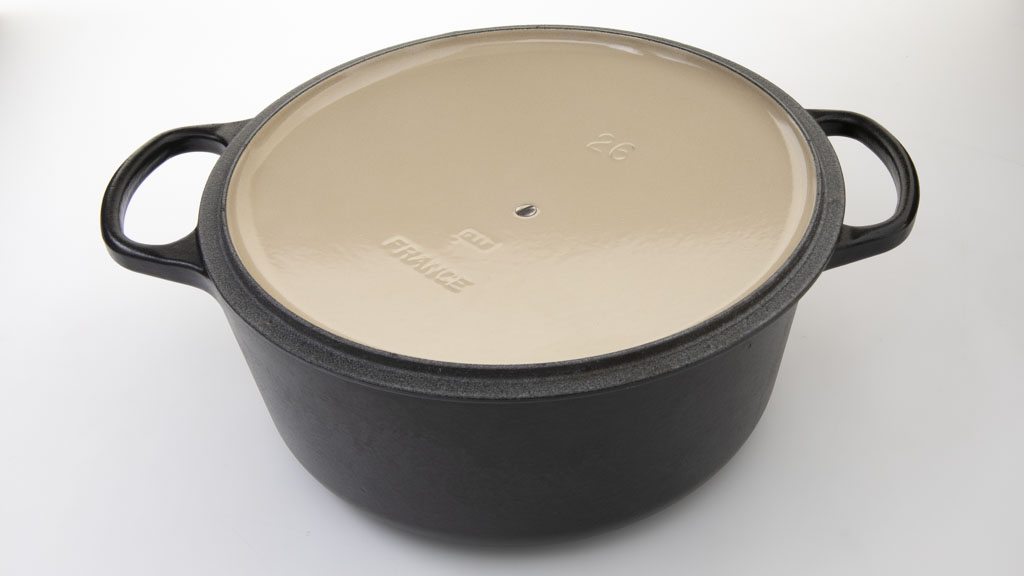 Le Creuset Signature Cast Iron Round Casserole 26cm/5.3L