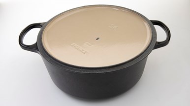 Le Creuset Signature Cast Iron Round Casserole 26cm/5.3L
