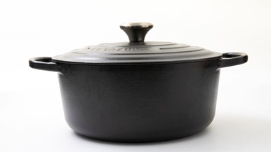 Le Creuset Signature Cast Iron Round Casserole 26cm/5.3L
