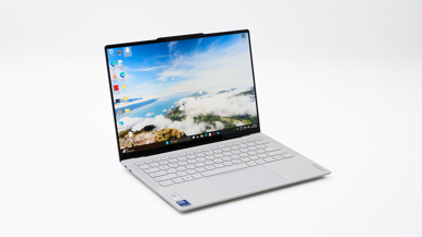 Lenovo Yoga Slim 7i Ultra 14IPH11 Aura Edition