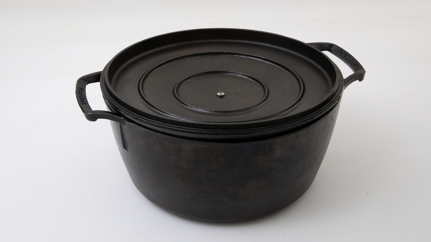 Lodge Triple Seasoned Cast iron Dutch Oven 5.2L