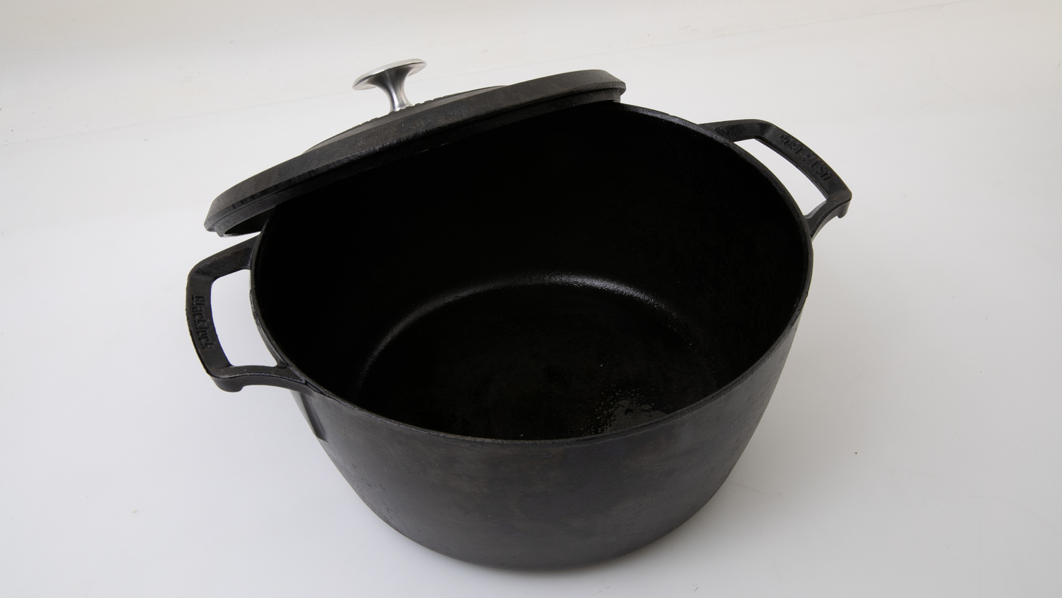 Lodge Triple Seasoned Cast iron Dutch Oven 5.2L