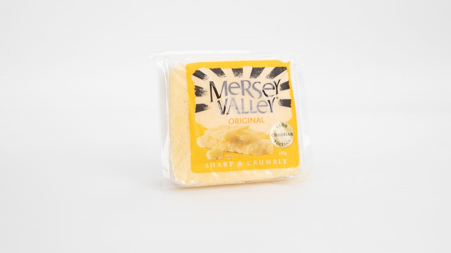 Mersey Valley Classic Club Cheddar Vintage Sharp & Crumbly Review Cheddar cheese CHOICE