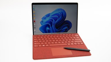 Microsoft Surface Pro 8 (1983) with Signature Keyboard with Slim Pen 2