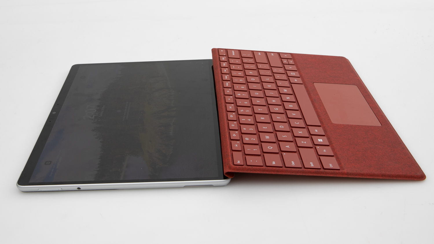 Microsoft Surface Pro 8 (1983) with Signature Keyboard with Slim Pen 2