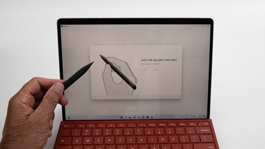 Microsoft Surface Pro 8 (1983) with Signature Keyboard with Slim Pen 2