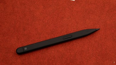 Microsoft Surface Pro 8 (1983) with Signature Keyboard with Slim Pen 2