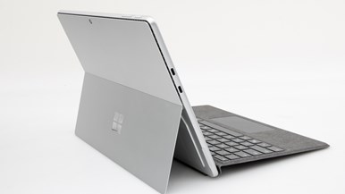 Microsoft Surface Pro 9 (Model 2038) with Signature Keyboard and Slim Pen 2