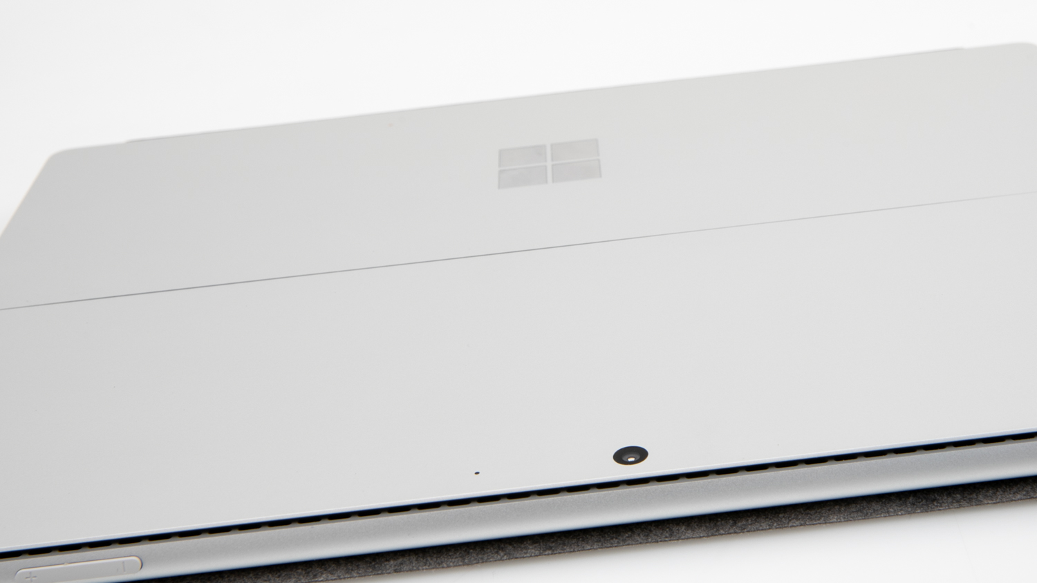 Microsoft Surface Pro 9 (Model 2038) with Signature Keyboard and Slim Pen 2