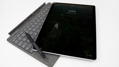 Microsoft Surface Pro 9 (Model 2038) with Signature Keyboard and Slim Pen 2