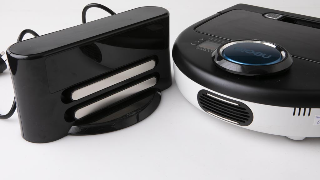 Neato Robotics Botvac D7 (945-0296/D701) WLAN Saugroboter - Schwarz